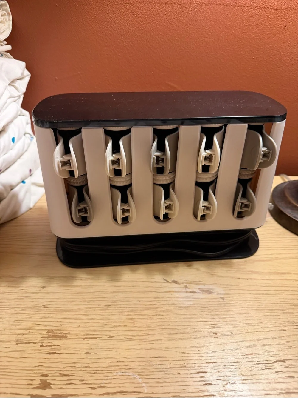 Remington White and Black Multi-Slot Controller Charging Dock